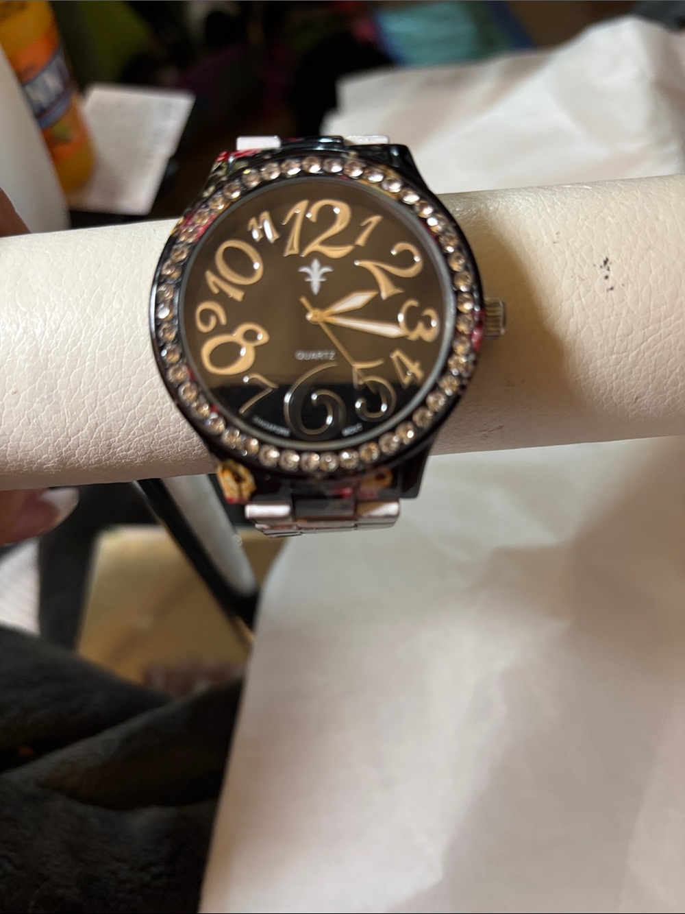 Elegant Floral-Patterned Quartz Watch with Crystal-Studded Bezel and Oversized